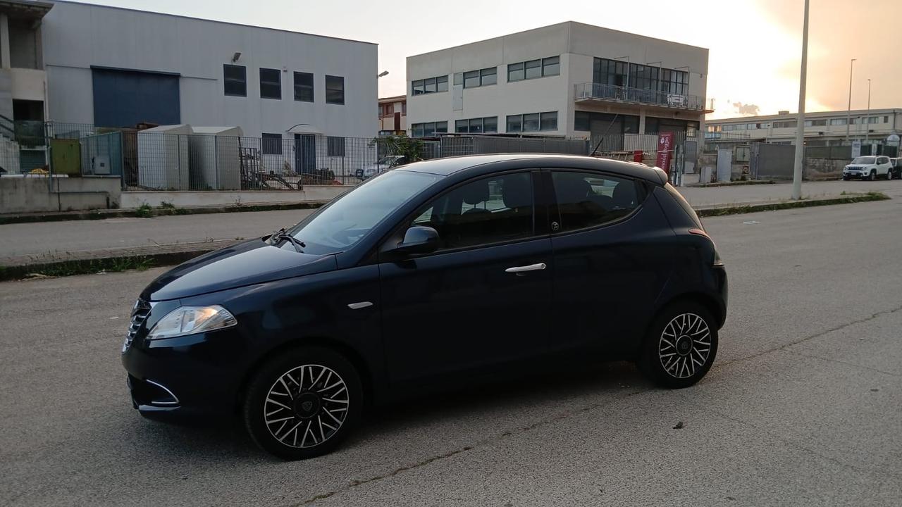 Lancia Ypsilon 1.2 69 CV 5 porte Platinum