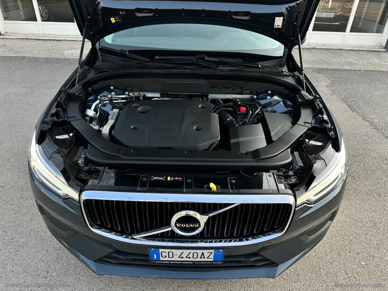 VOLVO XC60 B4 AWD GEARTRONIC MOMENTUM PRO IBRIDO DIESEL