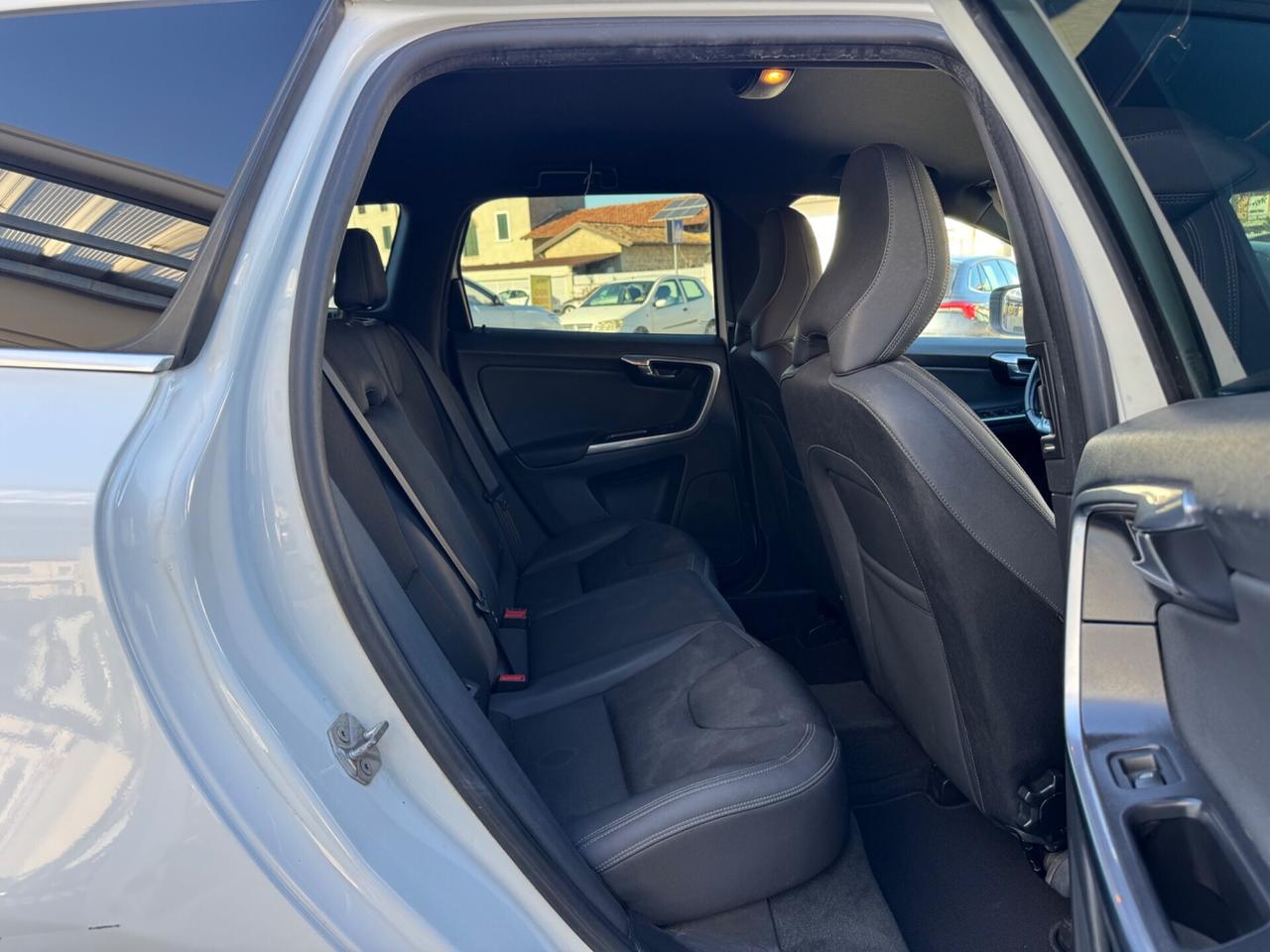 Volvo XC 60 XC60 D3 R-design Momentum