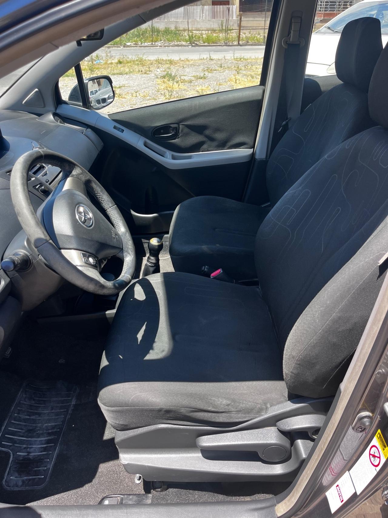Toyota Yaris 1.0 benzina clima 5porte