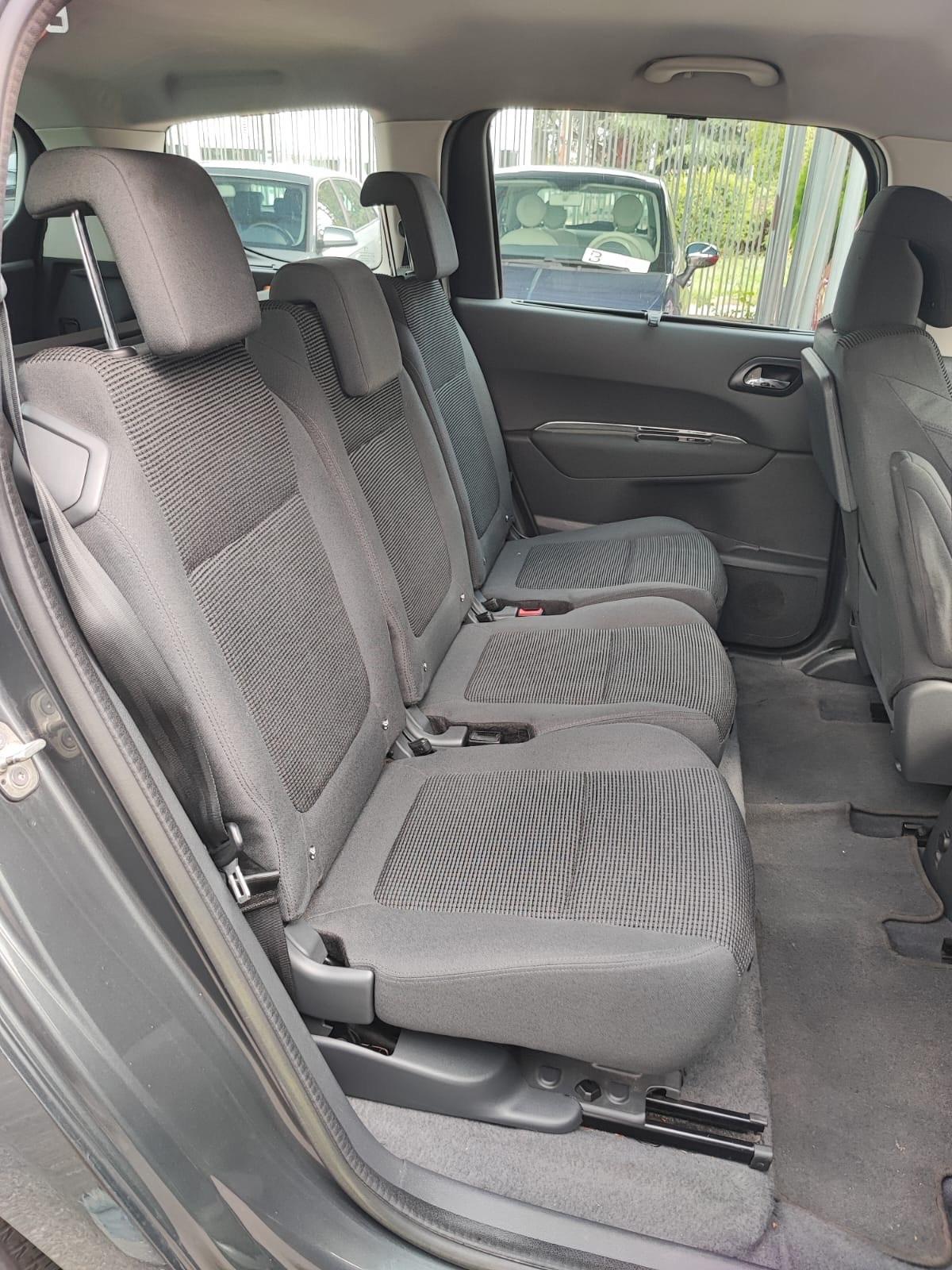 Peugeot 5008 1.6 HDi 115CV Allure