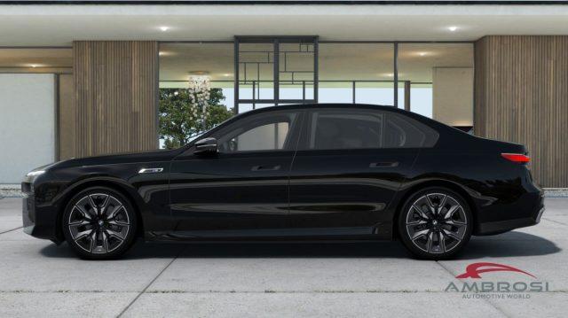 BMW i7 M70