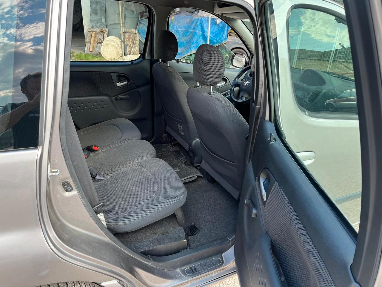 Toyota Yaris Verso 1.4 TURBO DIESEL