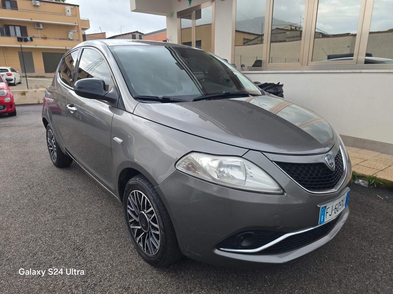 Lancia Ypsilon 1.3 MJT 16V 95 CV 5 porte S&S Silver