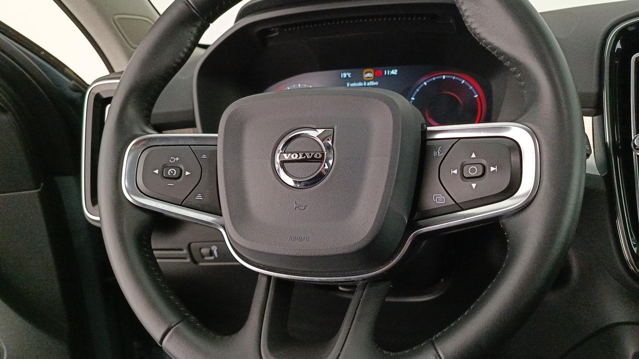 VOLVO XC40 1.5 t3 Momentum 163cv auto my21