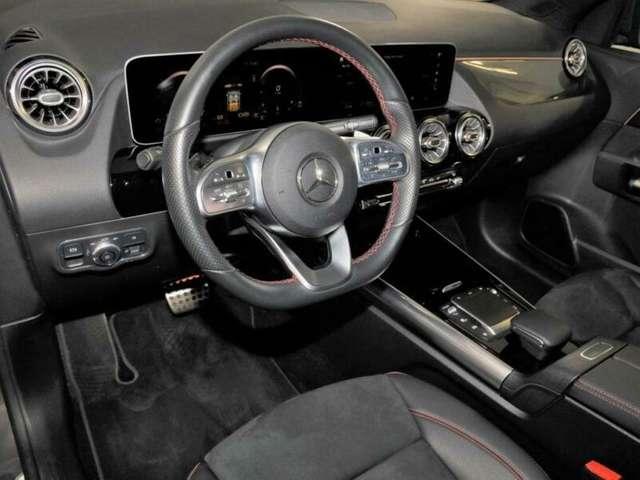 Mercedes-Benz GLA 250 AMG PREMIUM 4 MATIC LED PDC KAMERA TETTO MBUX ACC
