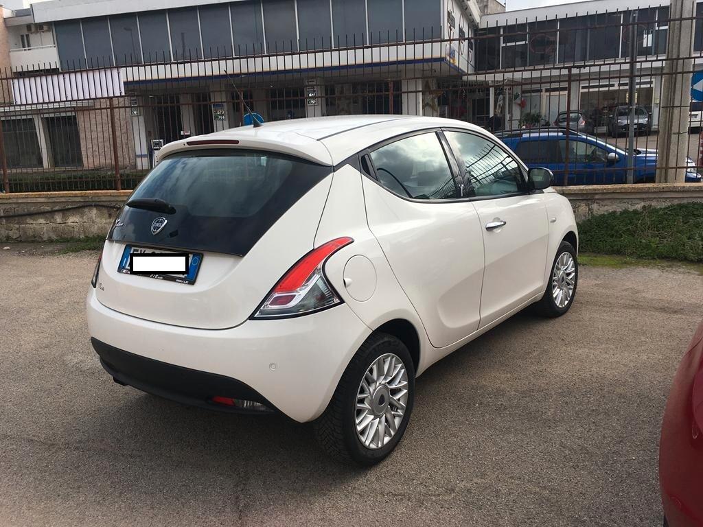 Lancia Ypsilon 1.2 69 CV 5 porte Gold