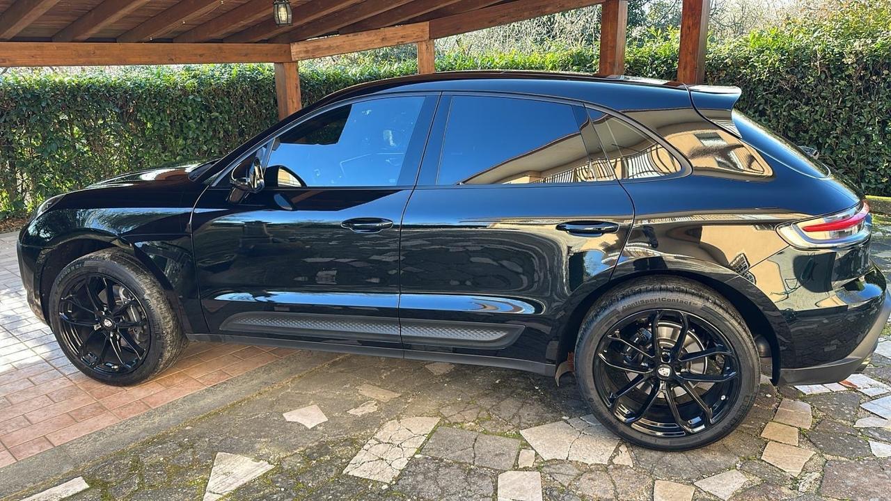 Porsche Macan 2.0 265cv - TETTO - SCARICO TASTO