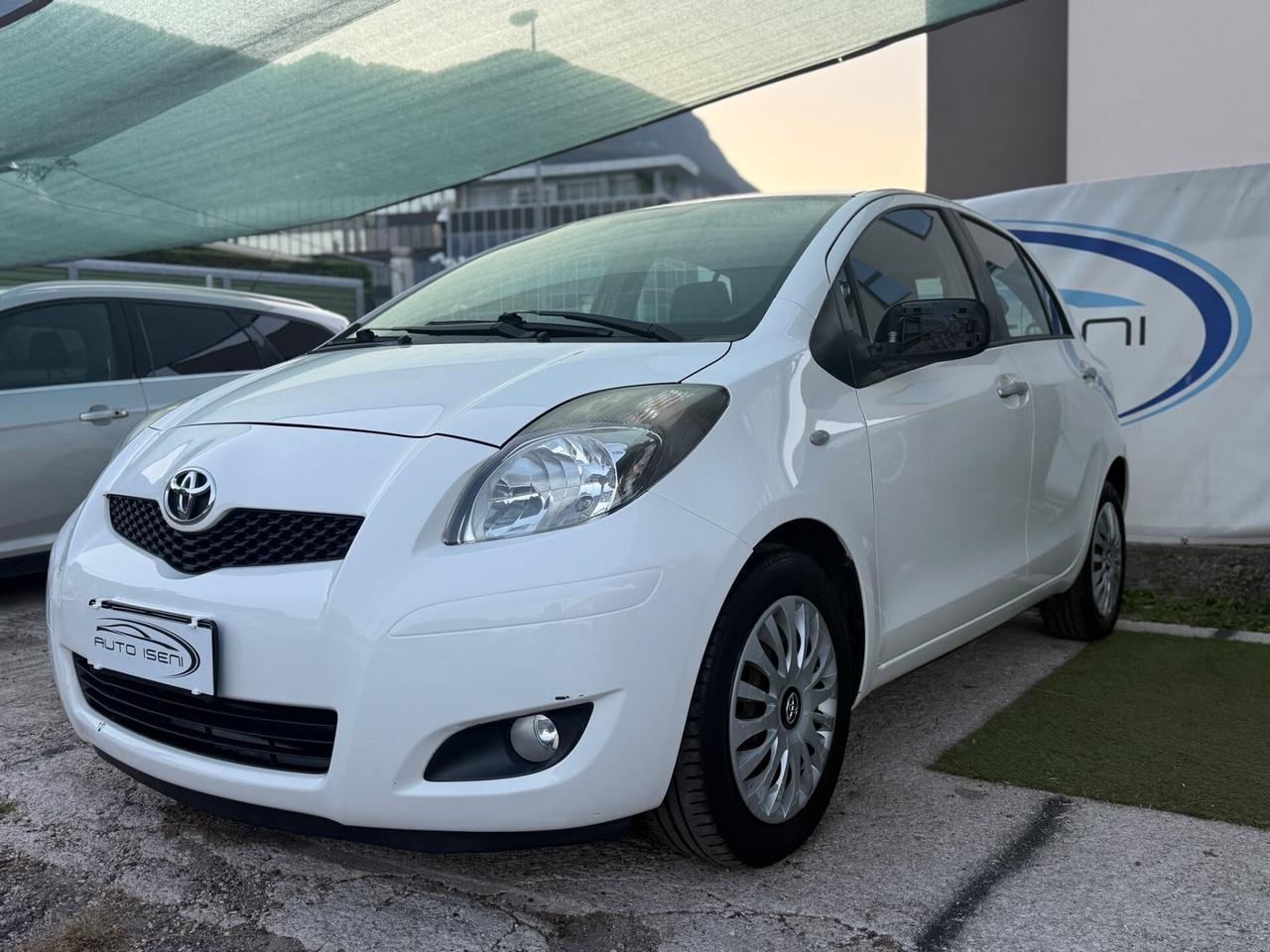 Toyota Yaris 1.3 5 porte SOLO 98.000 KM NEOPATENTATI OK