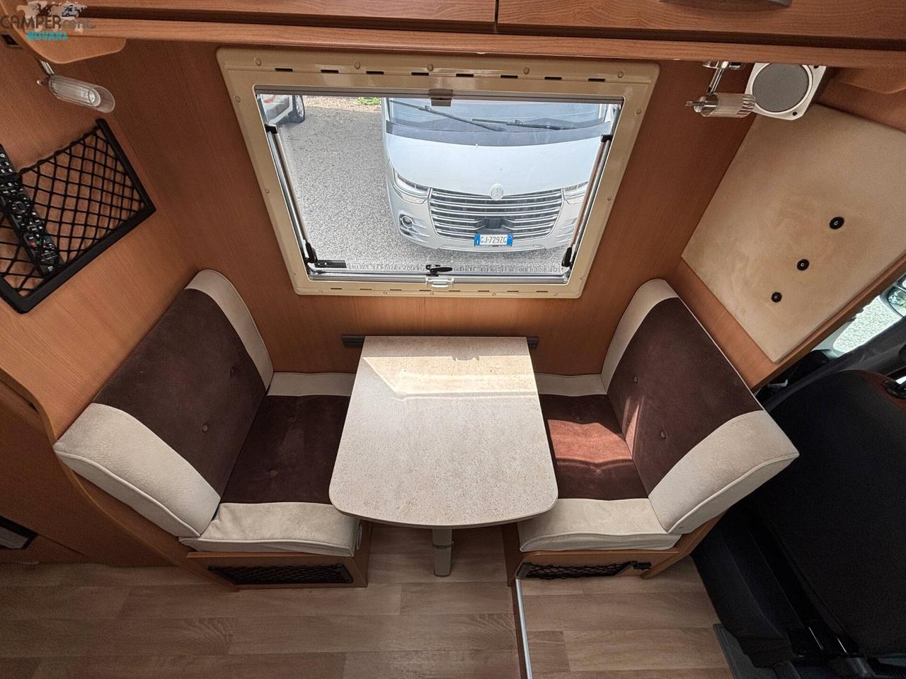 CHALLENGER GENESIS 55 - mansardato con letti a castello in coda