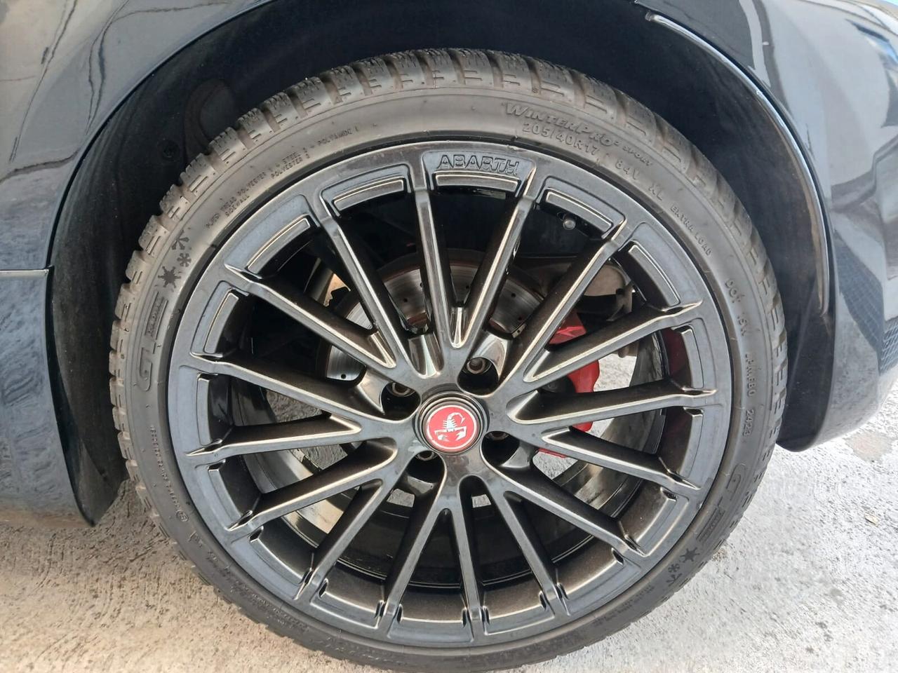 Abarth 695 C 1.4 Turbo T-Jet 180 CV