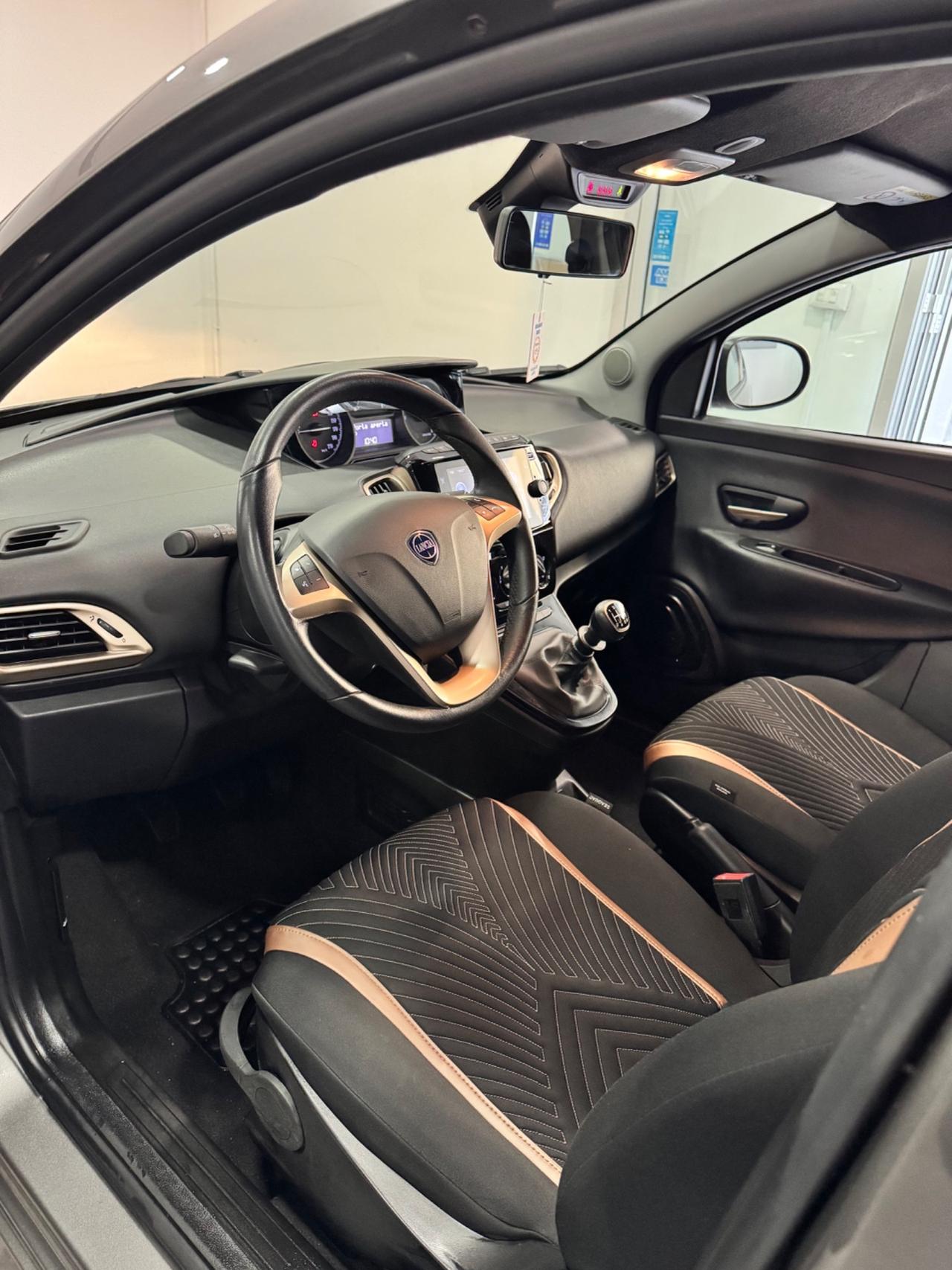 Lancia Ypsilon 1.0 FireFly 5 porte S&S Hybrid Alberta Ferretti