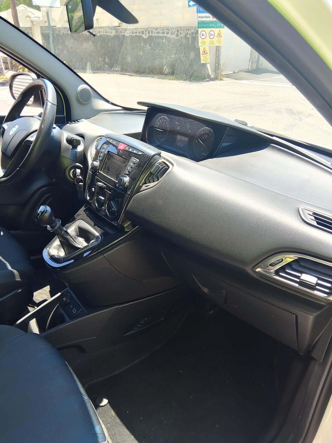 Lancia Ypsilon 1.2 69 CV 5 porte S&S Platinum