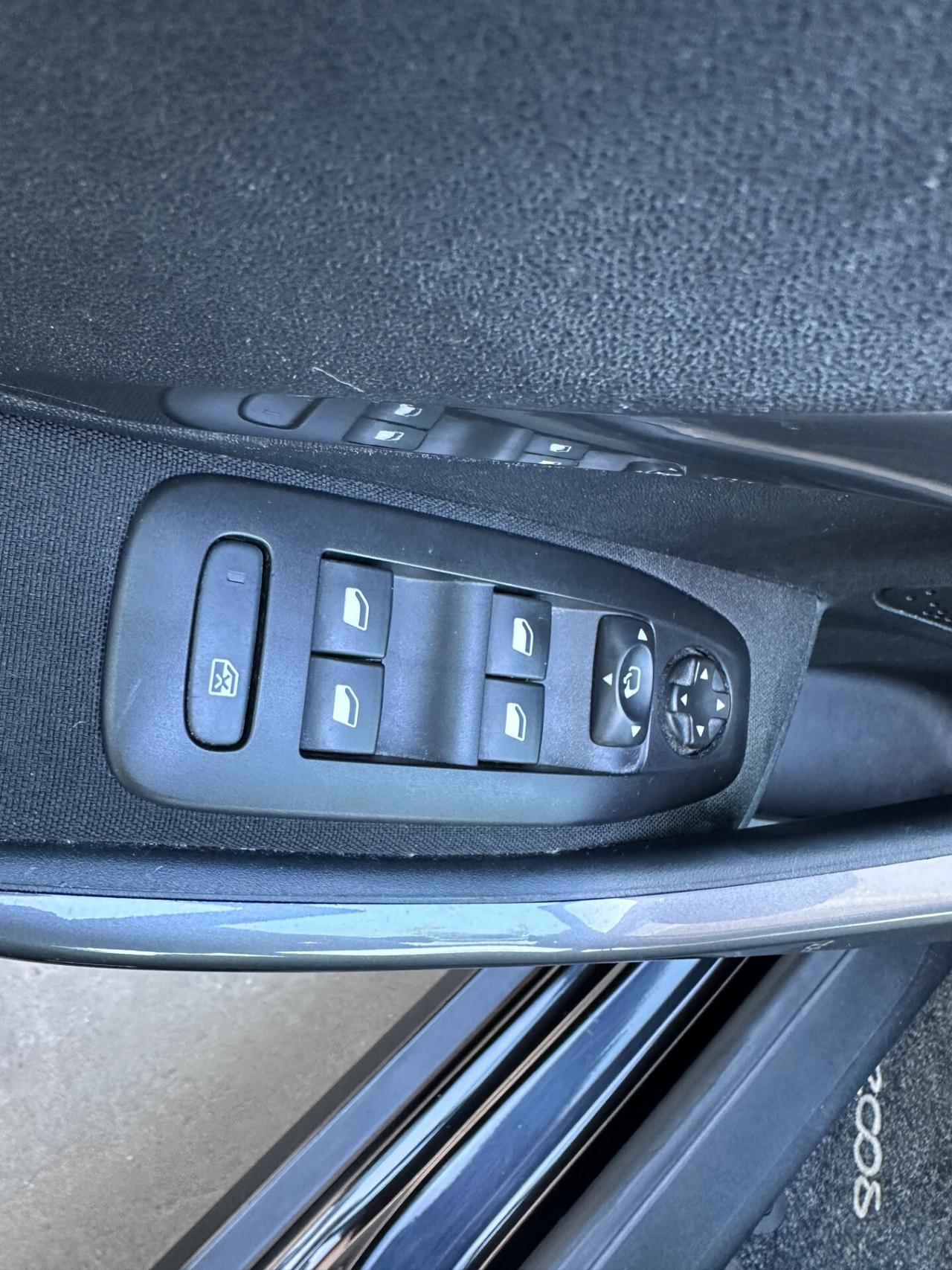 Peugeot 2008 BlueHDi 100 Black Matt