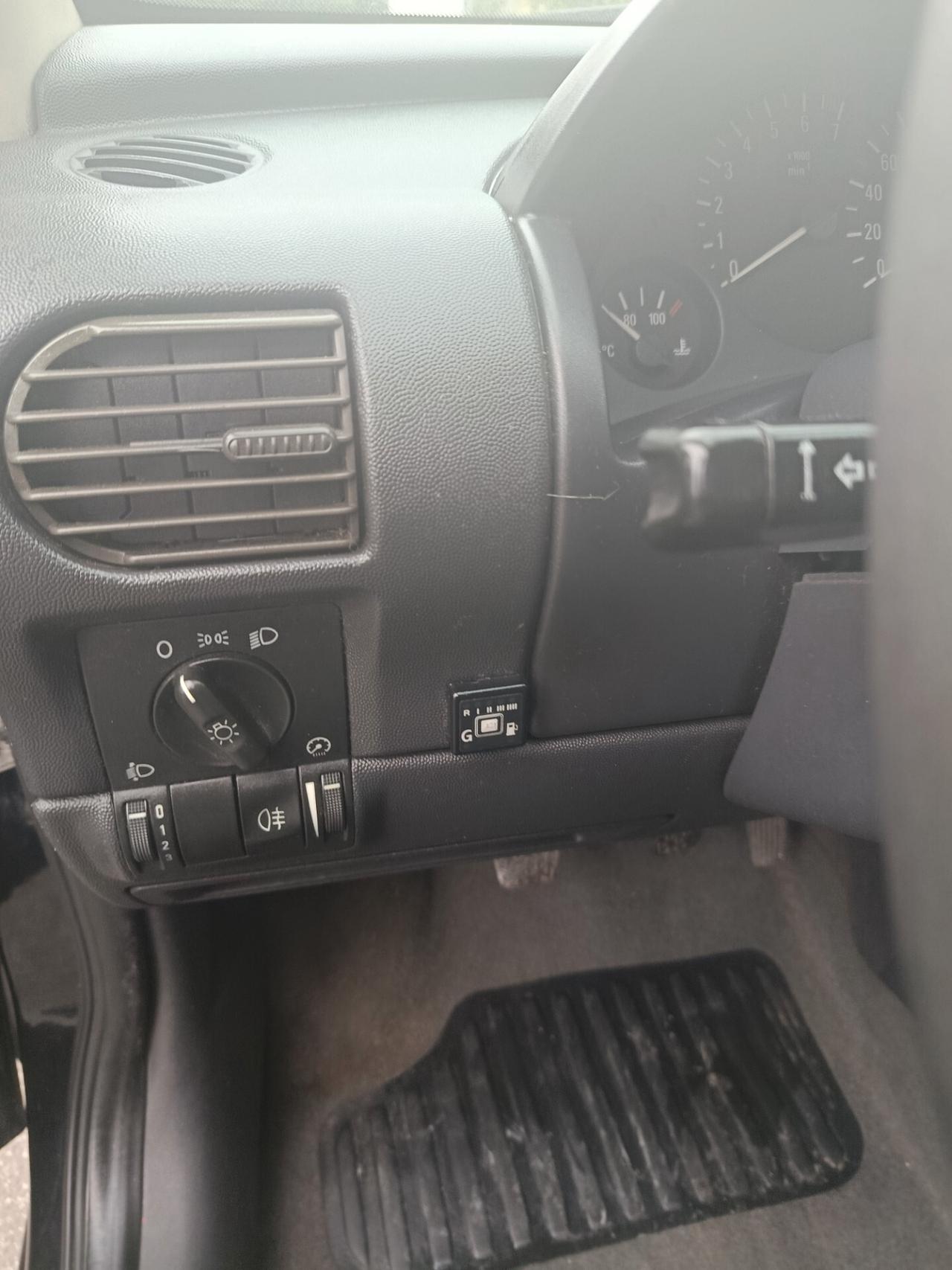Opel Corsa 1.2i 16V cat 3 porte Club