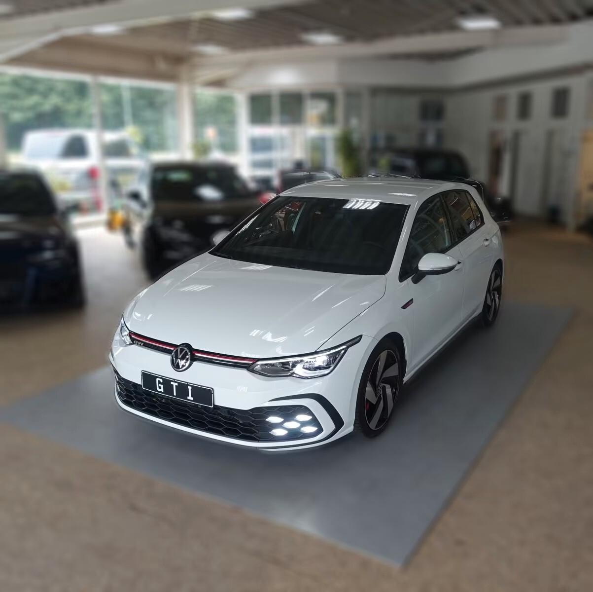 Volkswagen Golf 8 GTI 2.0 TSI DSG RETROC/FENDI/