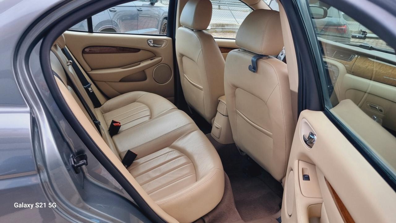 Jaguar X-Type 2.5 V6 24V cat Executive