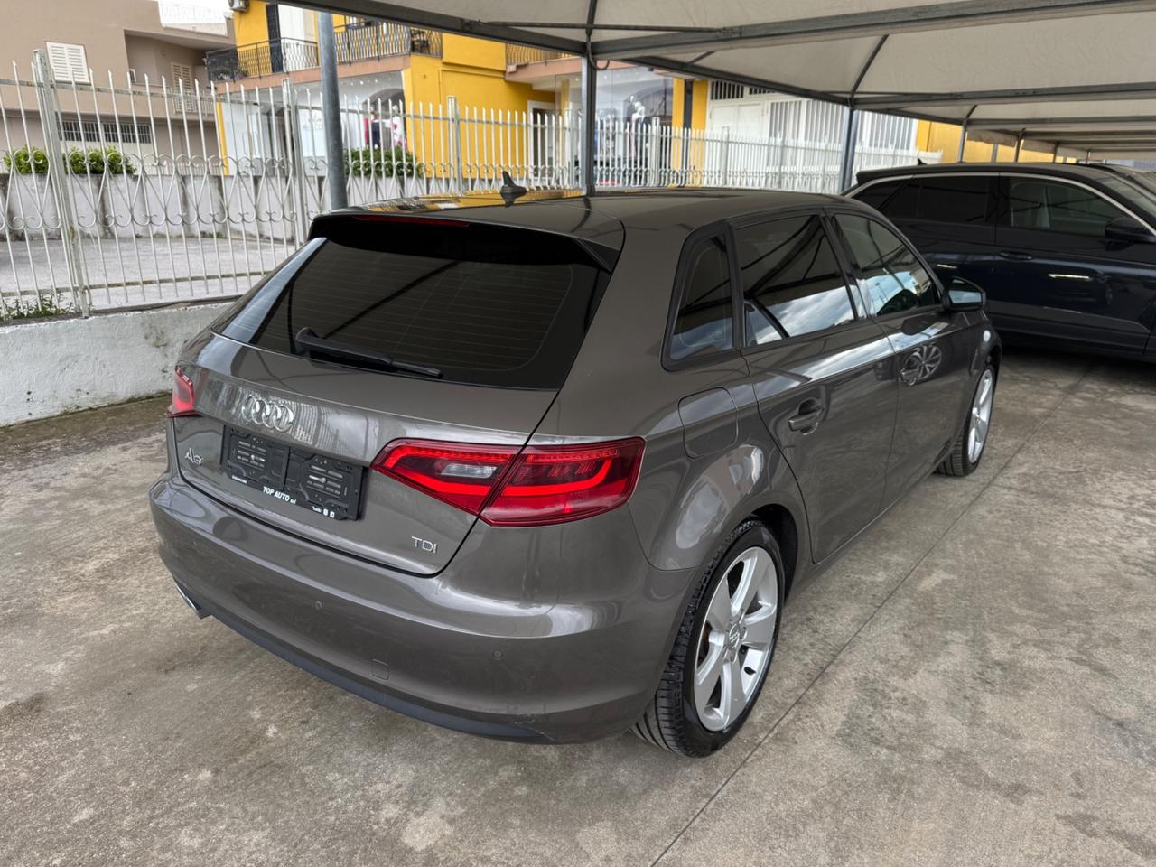 AUDI A3 2.0 TDI S TRONIC DESIGN