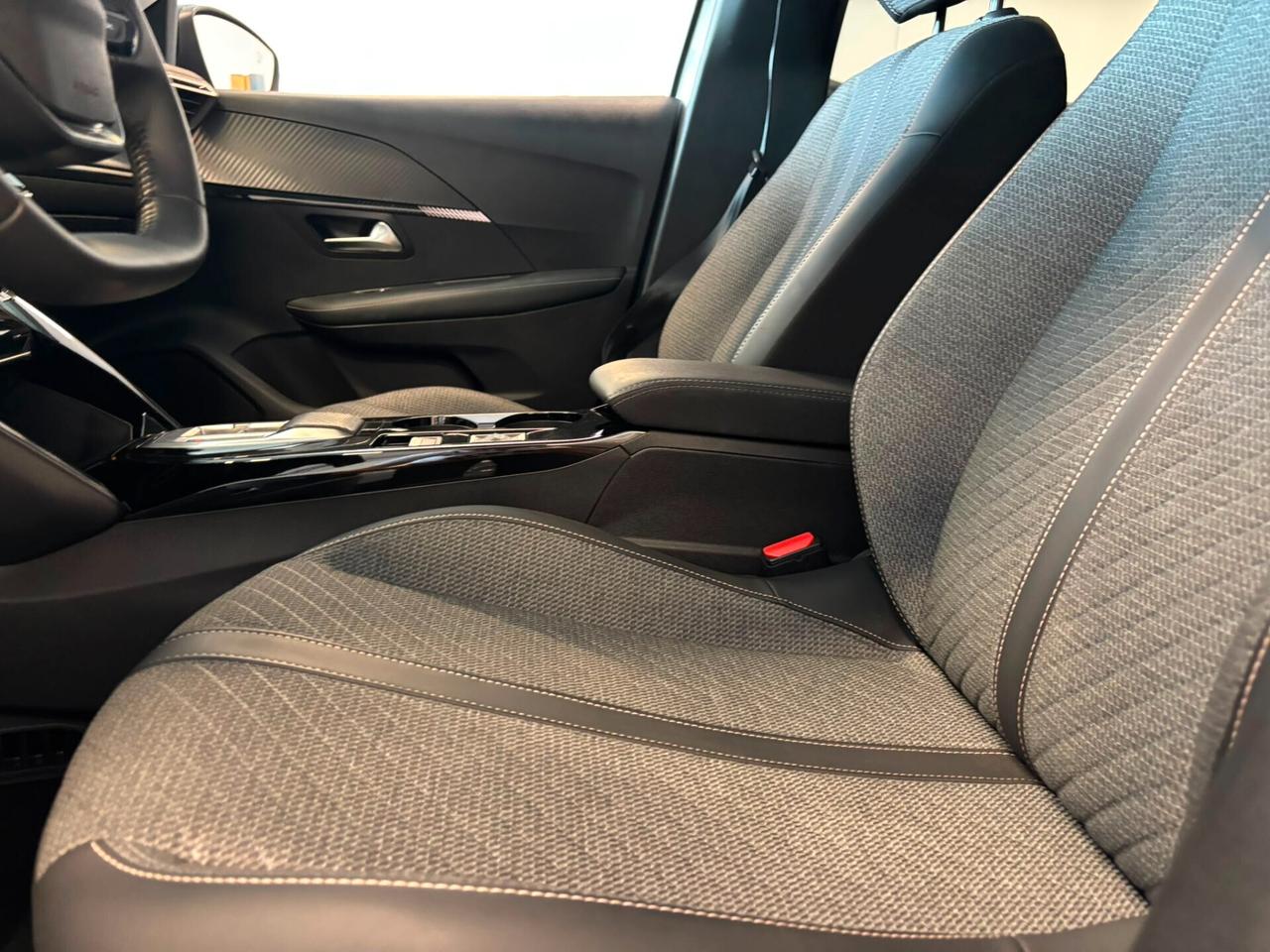 Peugeot 208 ALLURE Hybrid 110 e-DCS6 SPOTICAR