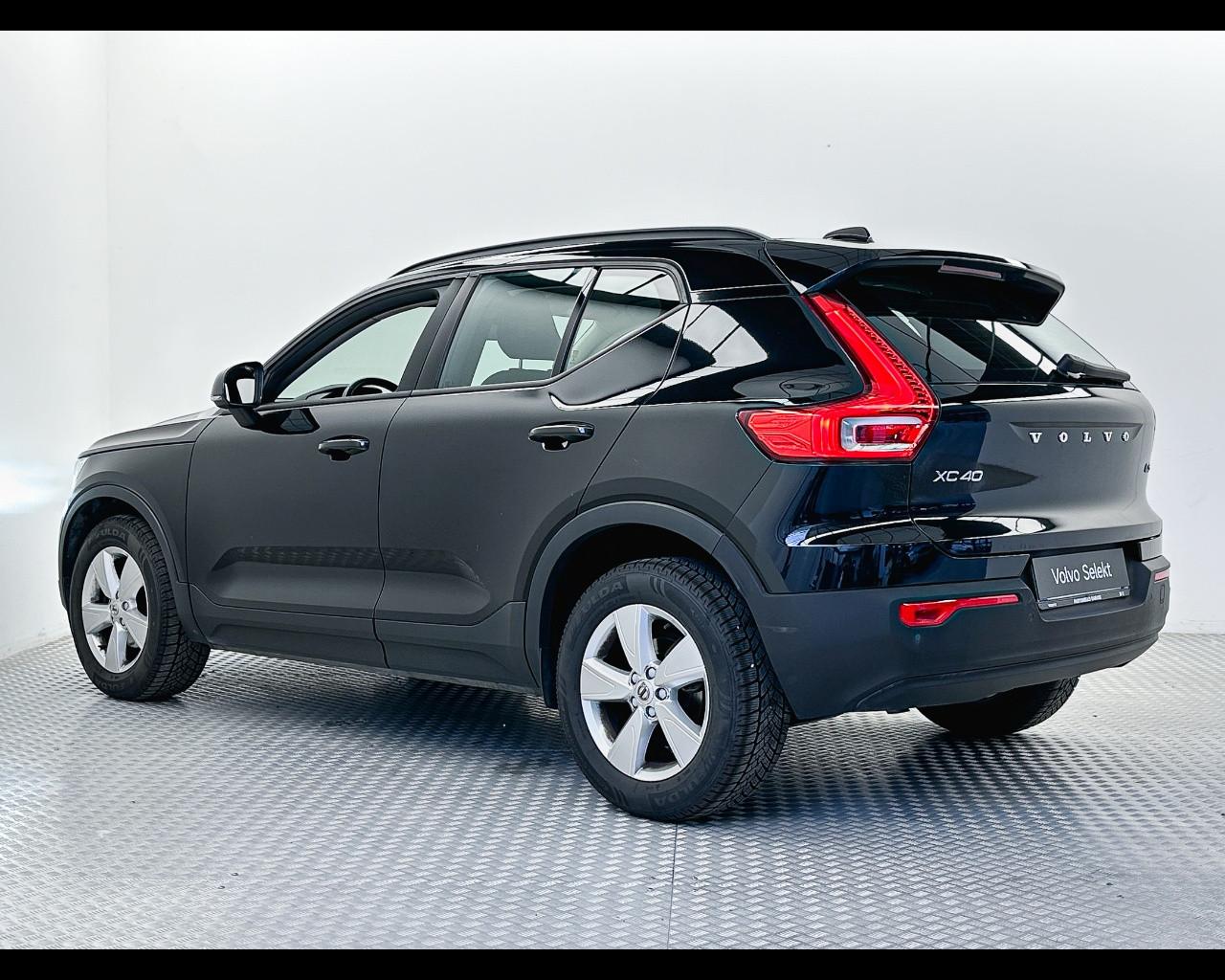 VOLVO XC40 (2017-->) - XC40 D3 Geartronic Momentum Core