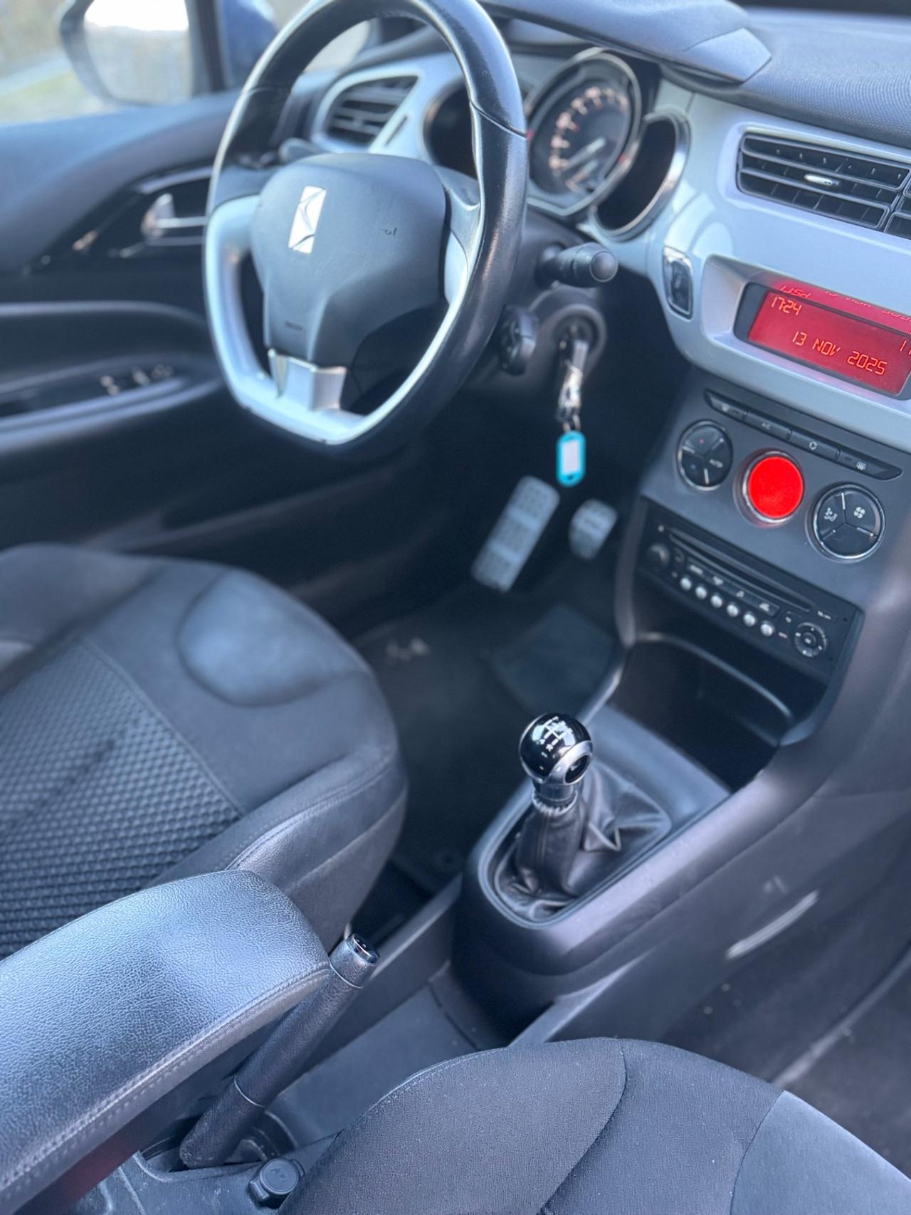 DS 3 1.2 VTI 82 JUST BLACK – FULL OPTIONAL