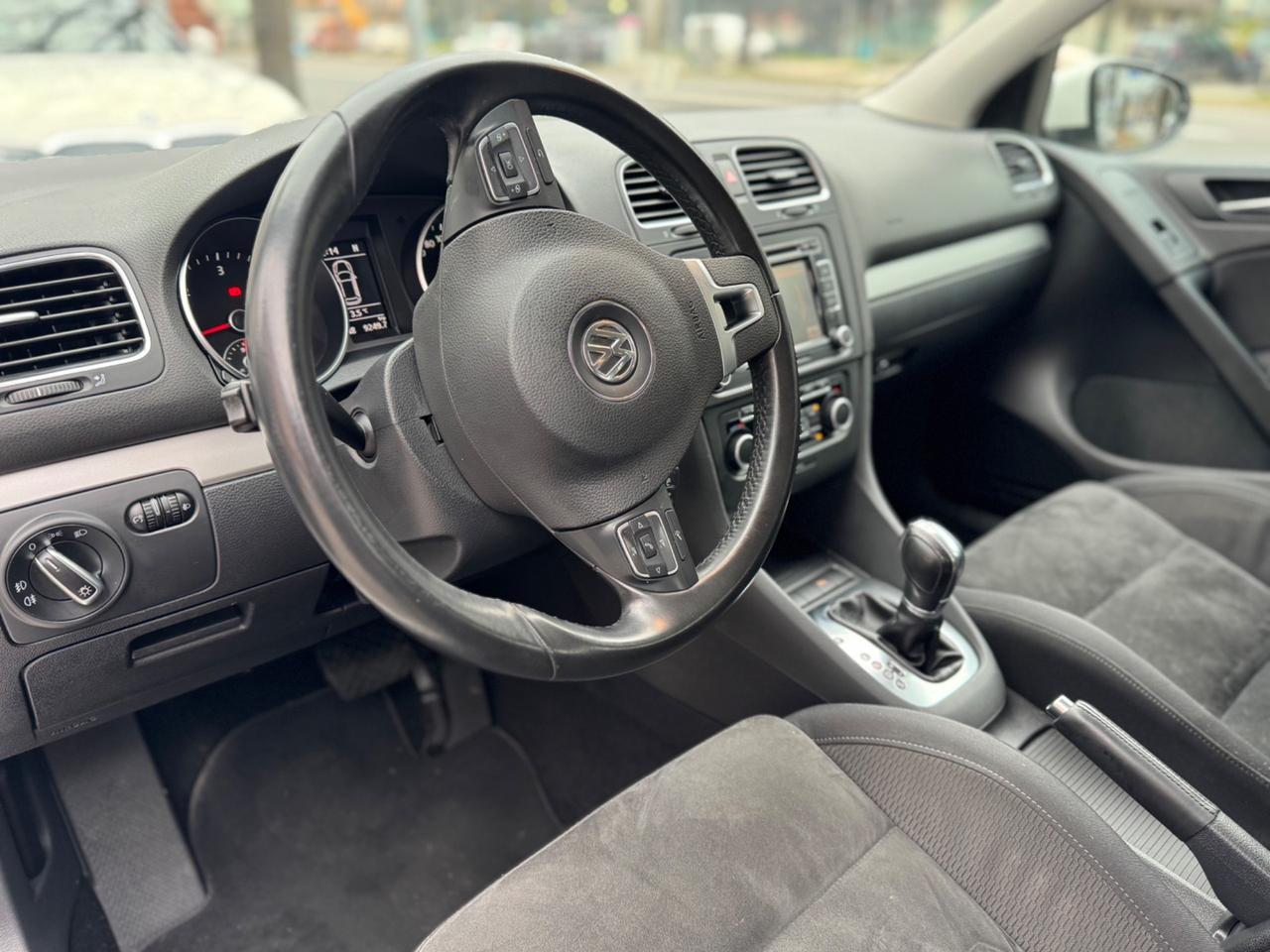 Volkswagen Golf Business 1.6 TDI DSG - CAMBIO AUTOMATICO - SENSORI ANTERIORI E POSTERIORI - OK NEOPATENTATI