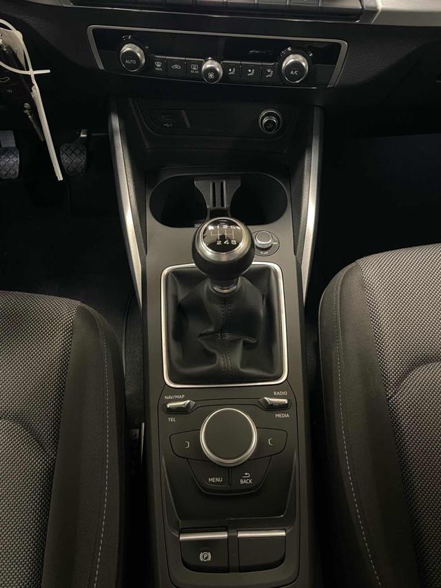 AUDI Q2 1.6 TDI*LED/RADAR/NAVI/PDC*