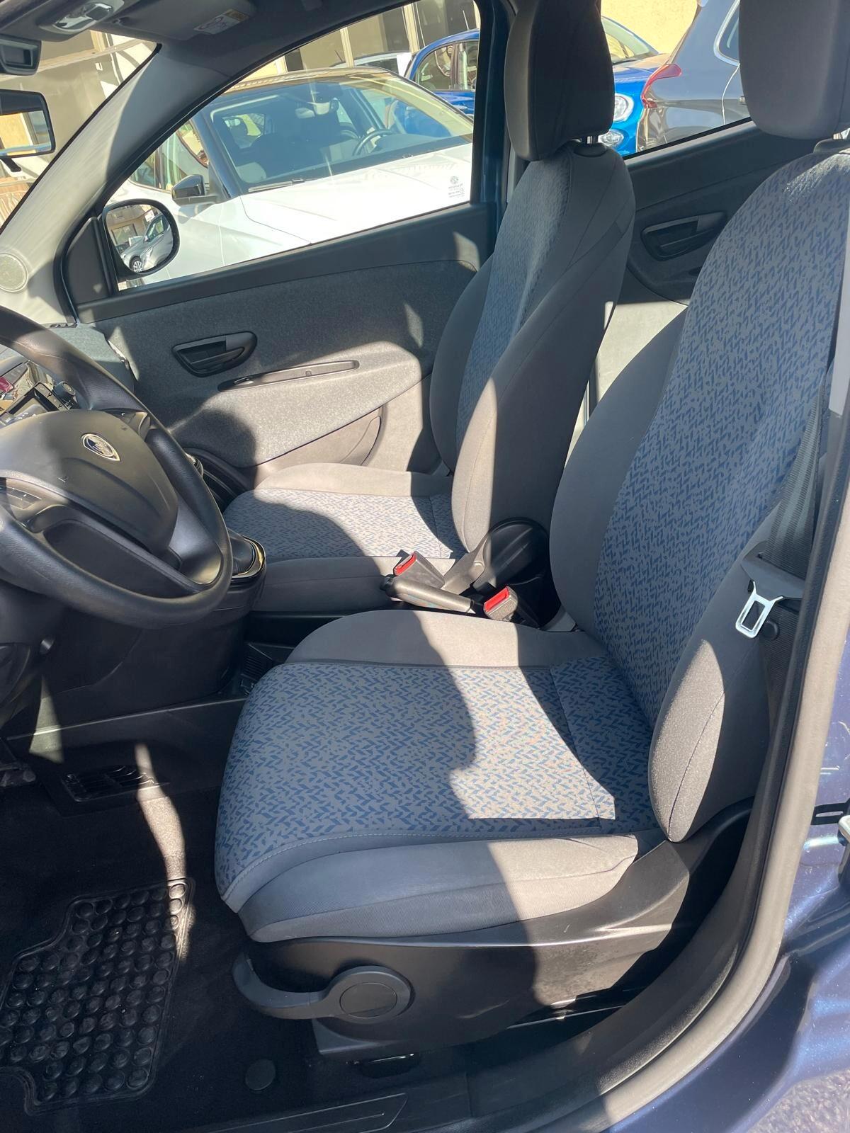 Lancia Ypsilon 1.0 Hybrid Ecochic Siler