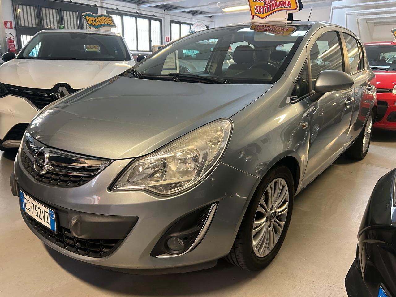 Opel Corsa 1.4 16V 5 porte Cosmo