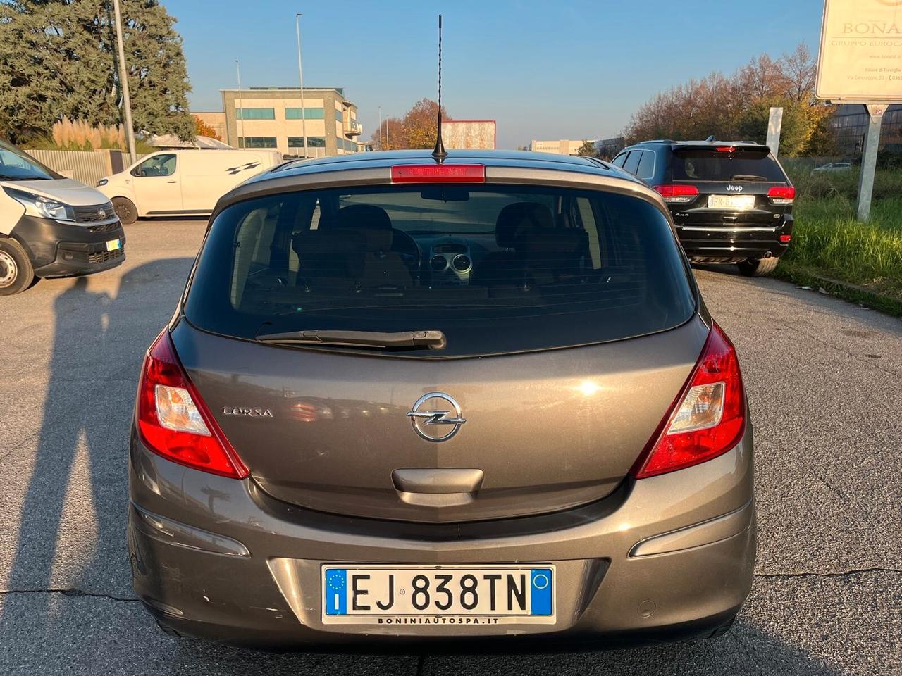 Opel Corsa 1.2 5 porte Club