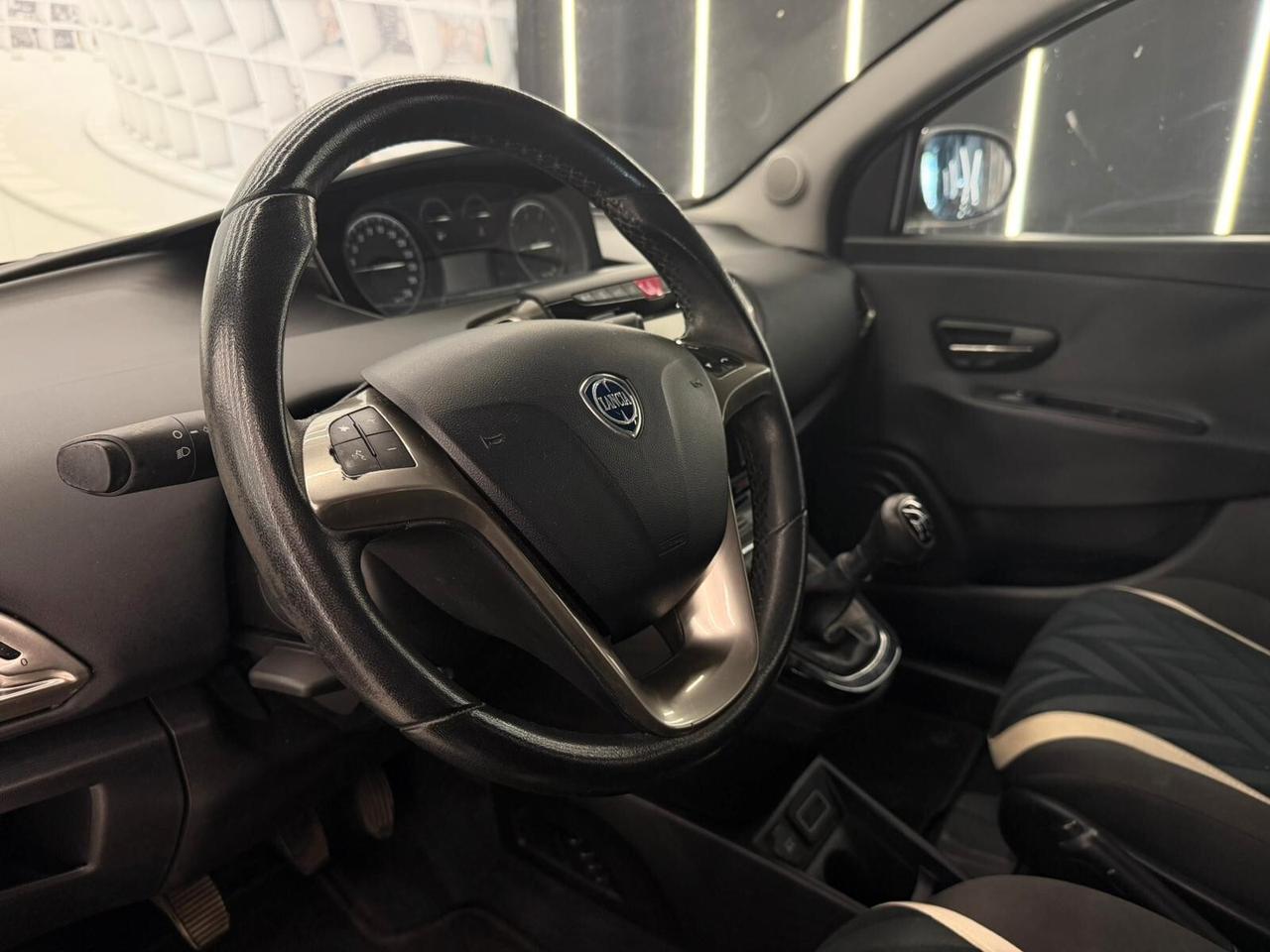 Lancia Ypsilon 1.3 MJT 16V 95 CV 5 porte S&S Platinum-KM CERTIFICATI-PERMUTE-12 MESI GARANZIA