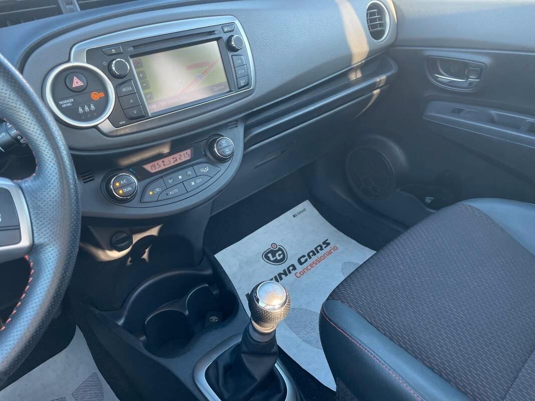 Toyota Yaris 1.4 d-4d 5p con TETTO PANORAMICO E NAVI