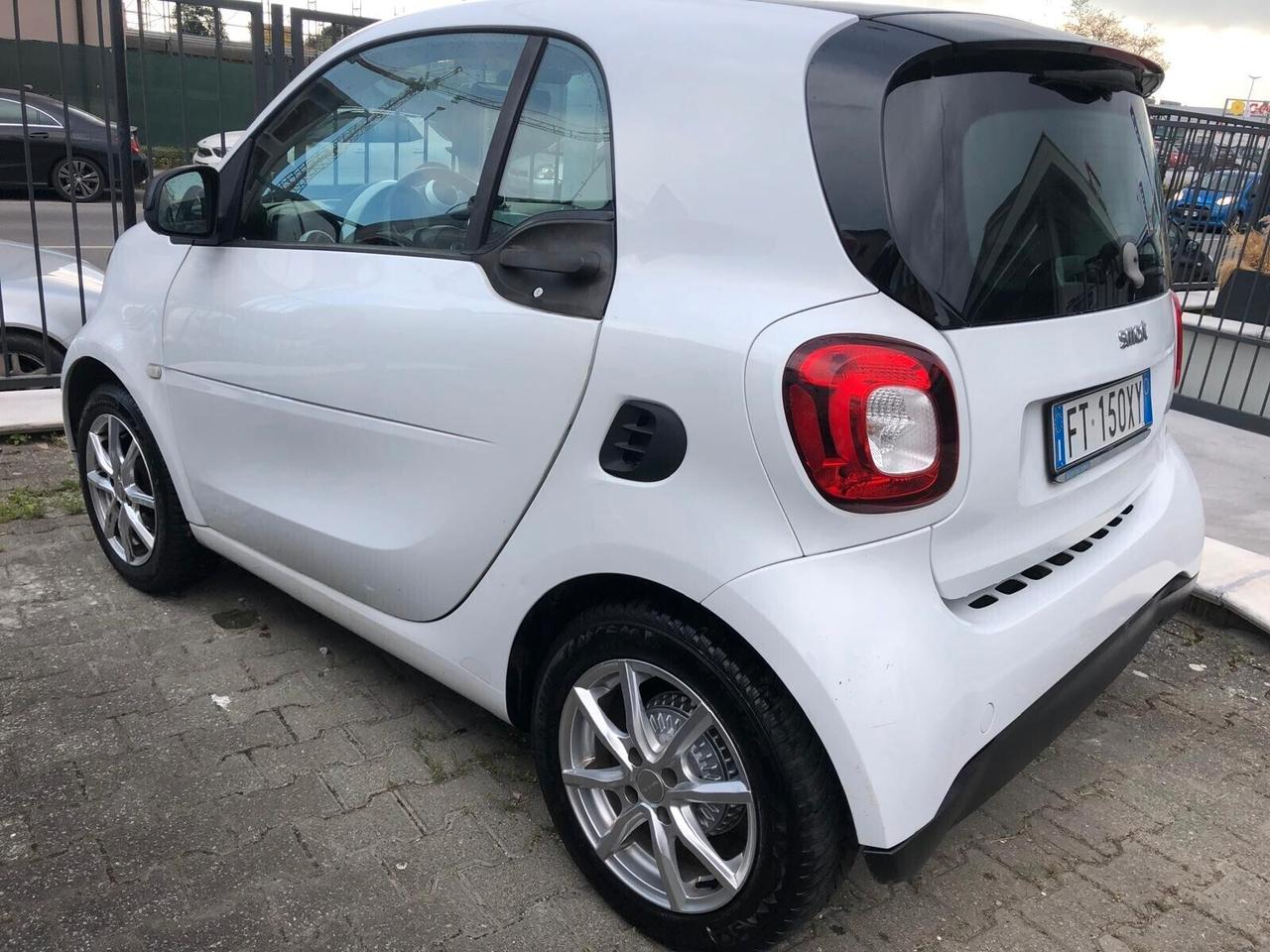 Smart ForTwo 70 1.0 AUTOMATICA PELLE/NAVIGATORE GARANZIA EUROPEA COMPLETA CONFORMGEST X 12 MESI RINNOVABILE FINO A 60 MESI!!!