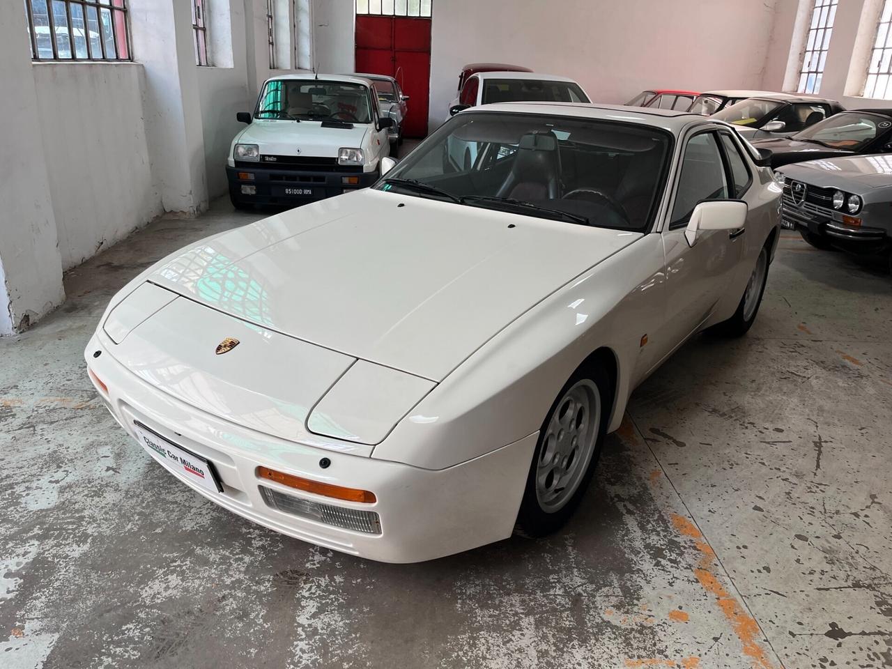 Porsche 944 Turbo cat