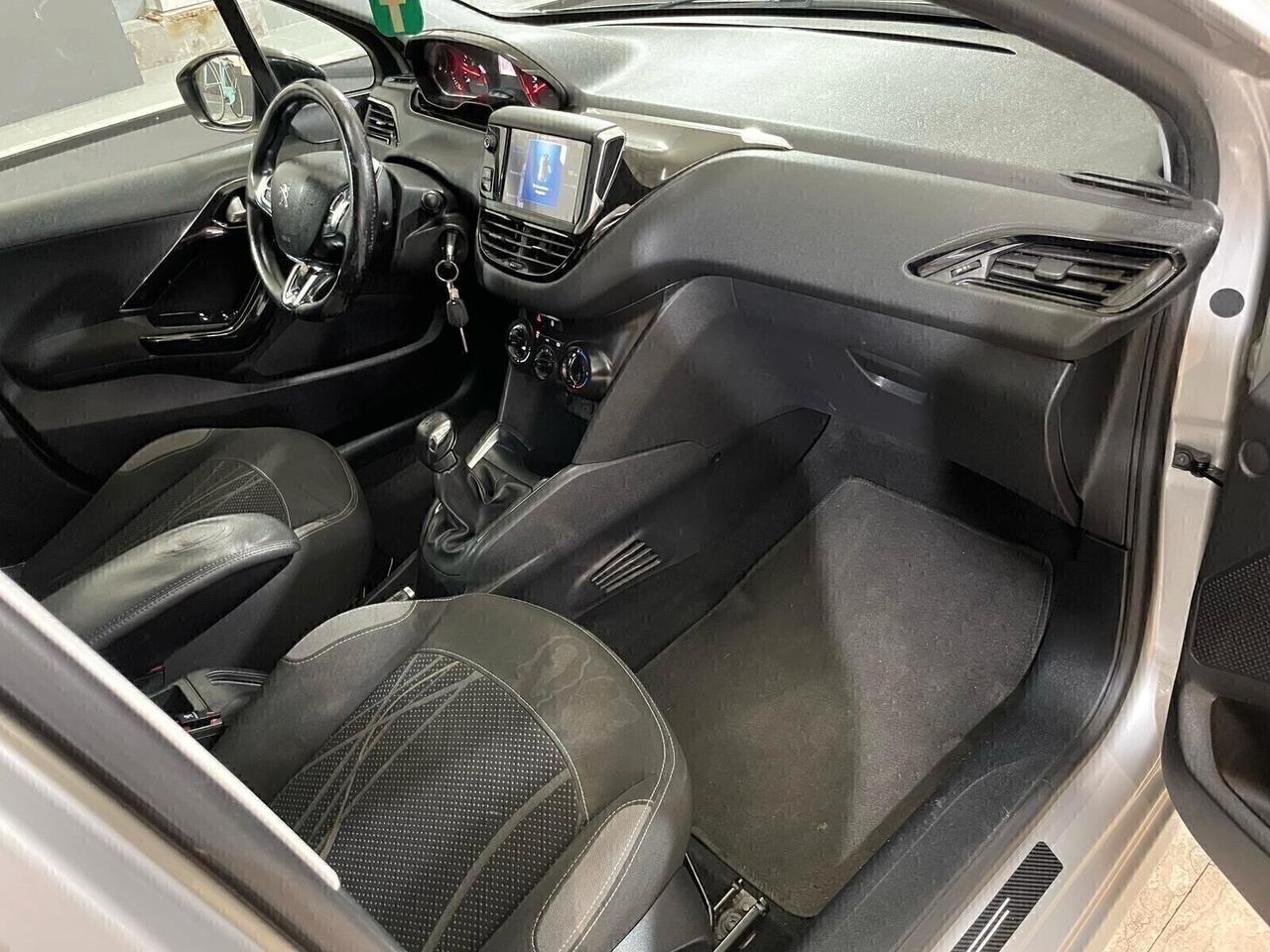 Peugeot 208 1.4 HDi 68 CV 5 porte Allure