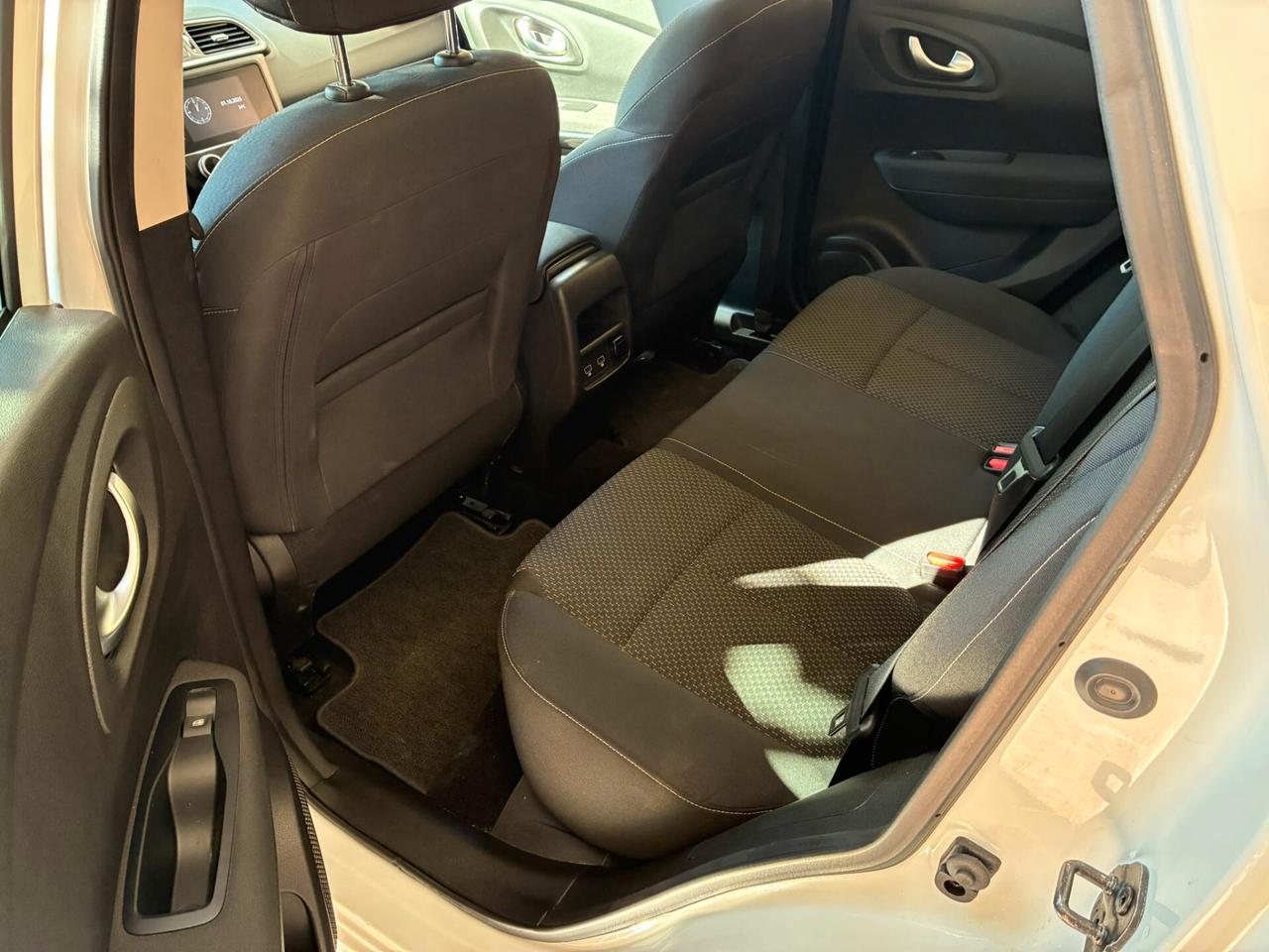 Renault Kadjar 1.5dCi 115CV navi retro-22