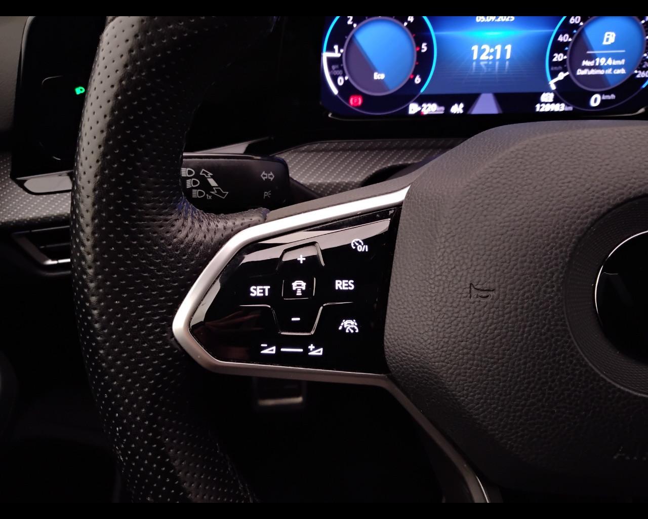 VOLKSWAGEN Golf VIII 2020 - Golf 2.0 tdi R-Line 150cv