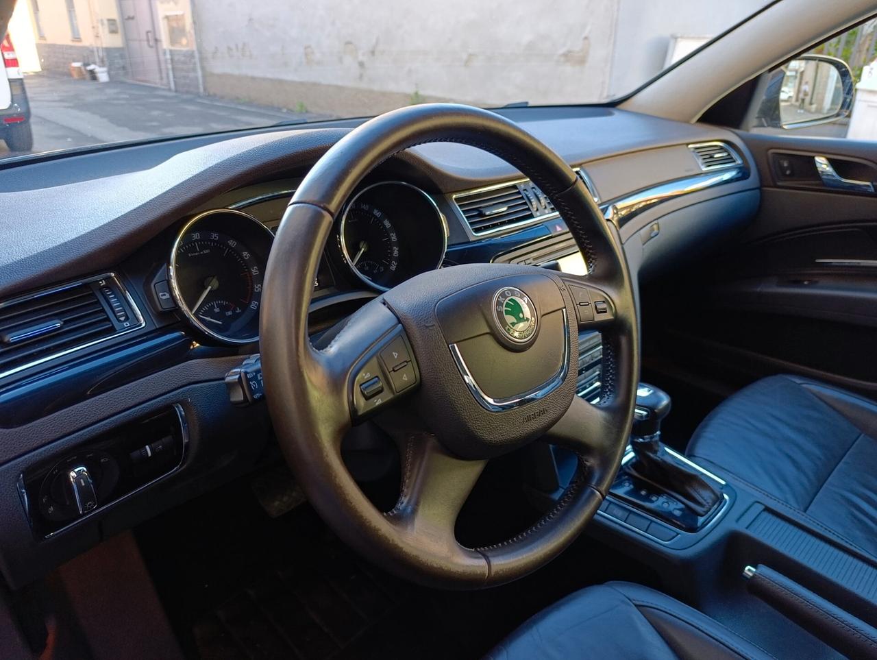 Skoda Superb 2.0 TDI CR 170CV DSG Laurin&Klement