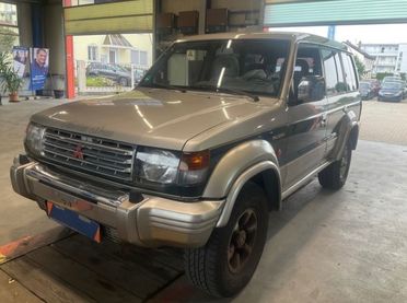 Mitsubishi Pajero 3.0 V6 AMERICAN DREAM Book Service Limited Edition