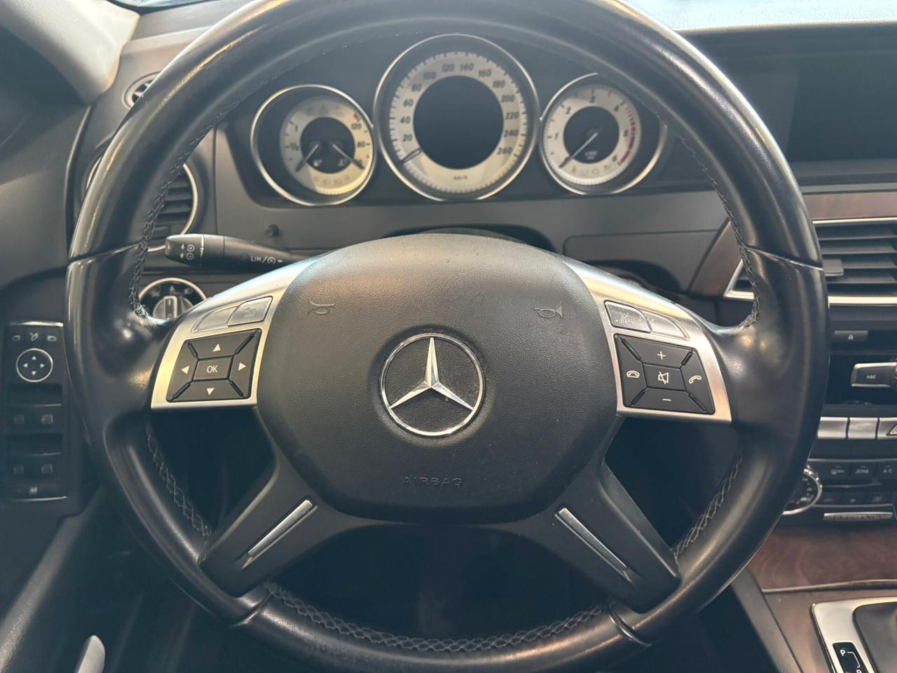 Mercedes-benz C 220 CDI ELEGANCE BlueEFFICIENTY Automatic