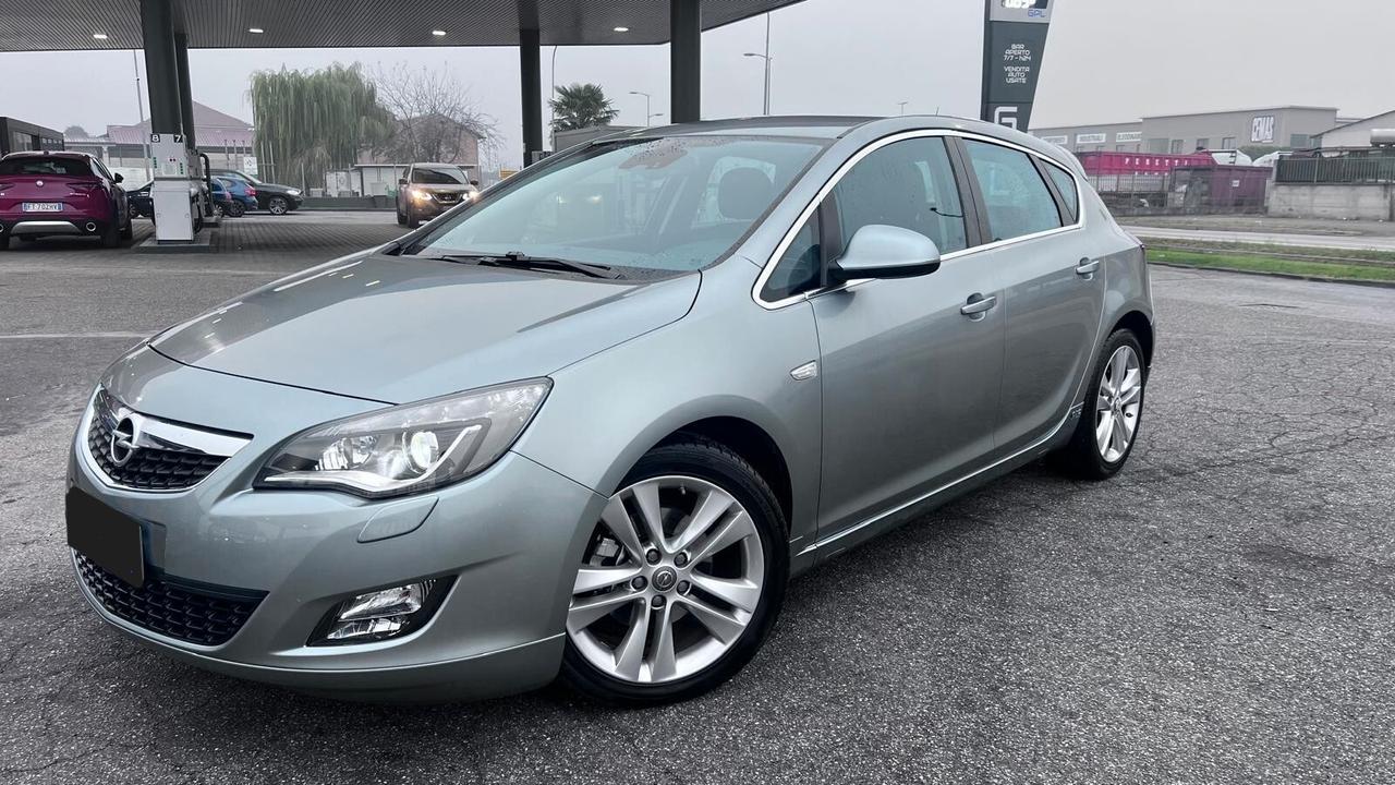 Opel Astra 1.6 Turbo 180CV 5 porte Cosmo S