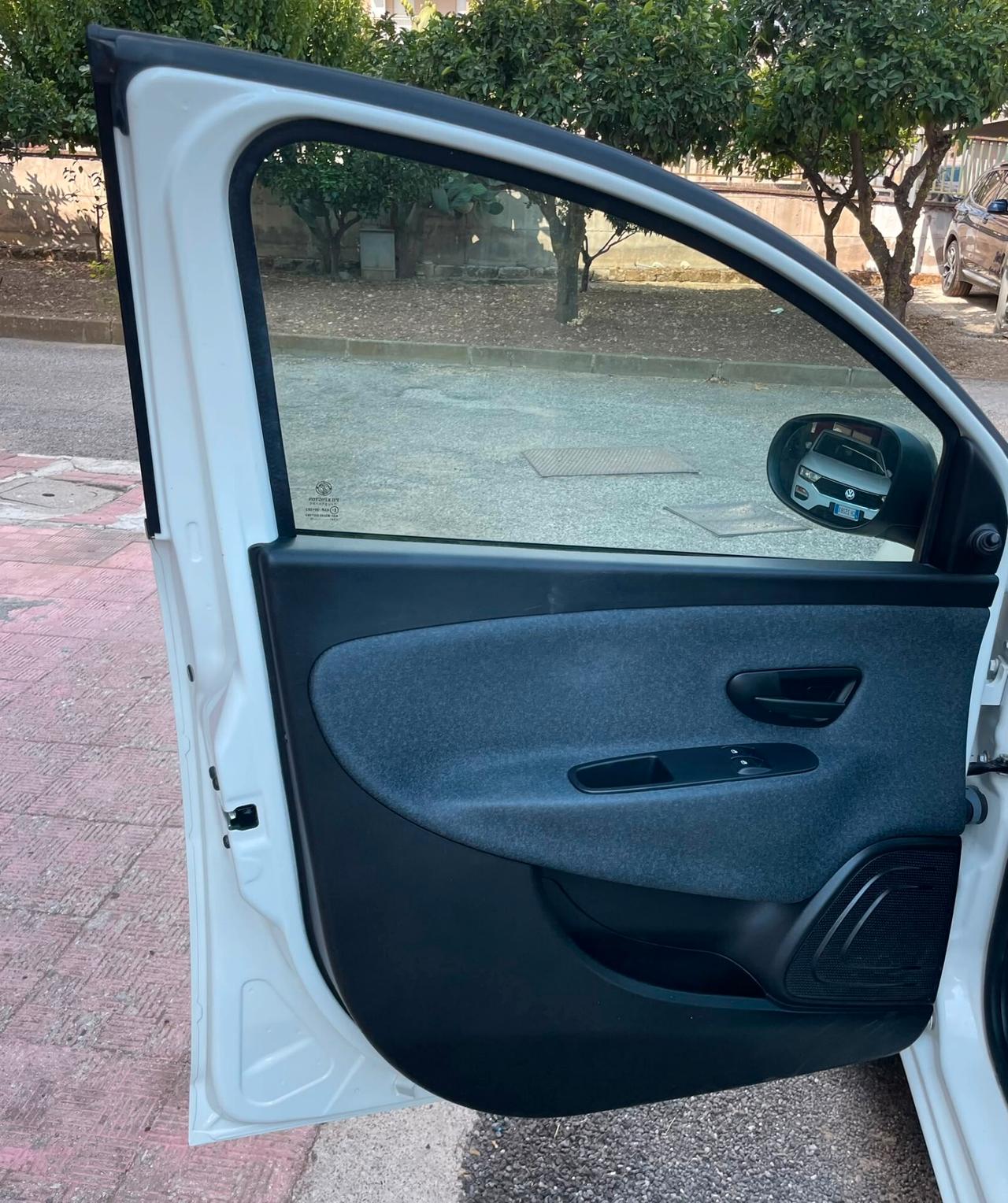Lancia Ypsilon 1.2 69 CV 5 porte S&S Platinum