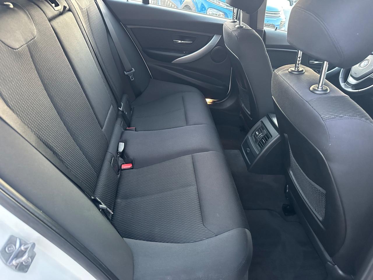 Bmw Serie 316d Touring Modern 2.0 116CV DA VETRINA
