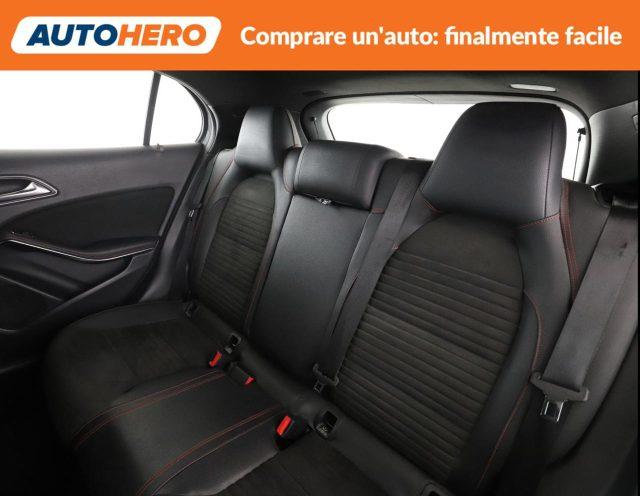 MERCEDES-BENZ GLA 180 Premium