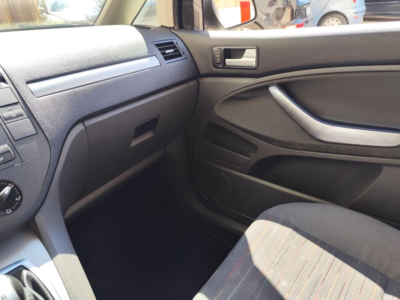 Ford C-Max Focus 1.6 TDCi (90CV) Titanium