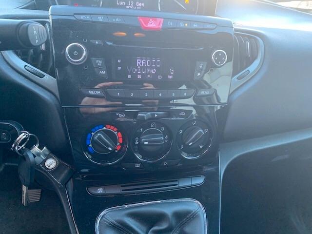 Lancia Ypsilon 1.3 MJT 95 CV 5 porte NEOPATENTATI