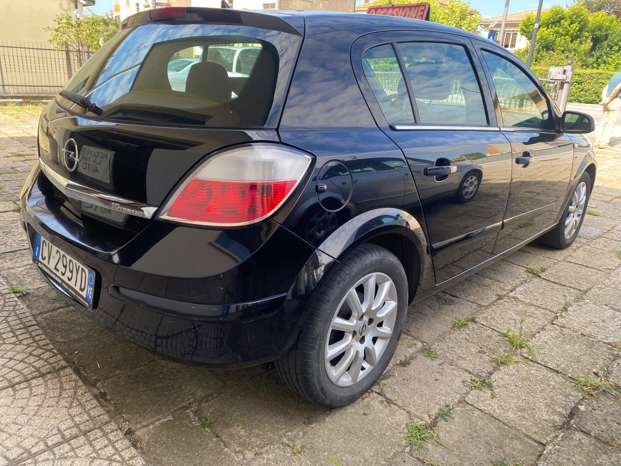 Opel Astra 1.6 16V Twinport 5 porte Cosmo