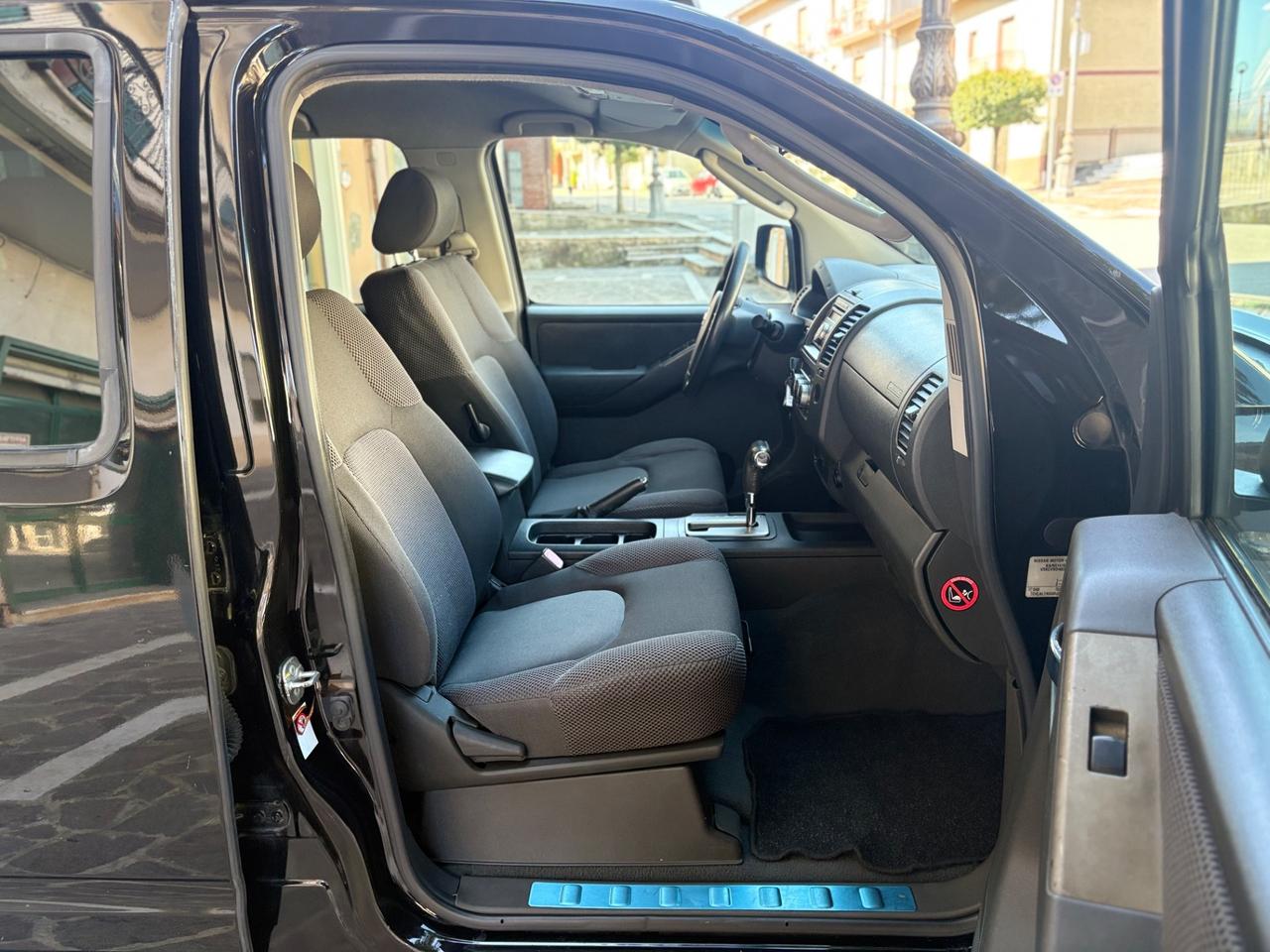 Nissan Navara 2.5 dCi Double Cab PICK UP HARD TOP