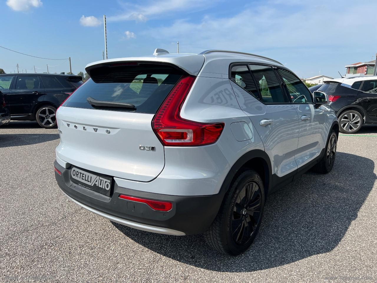 VOLVO XC40 D3 AWD Geartronic Momentum Pro IVA DEDUCIBILE