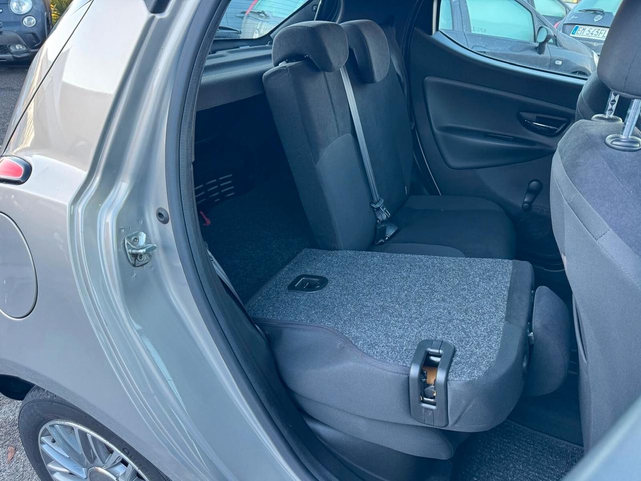 Lancia Ypsilon 1.2 69 CV 5p S&S Platinum 2013